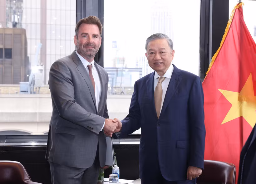 苏林总书记、国家主席会见美国苹果公司负责国际政府关系的副总裁尼克·阿曼。图自越通社