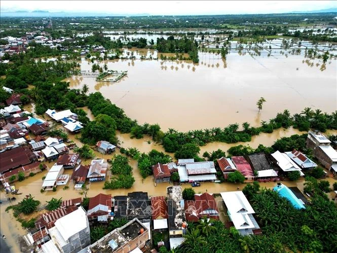 印度尼西亚中部地区洪水和山体滑坡造成15人死亡。图自新华社/越通社