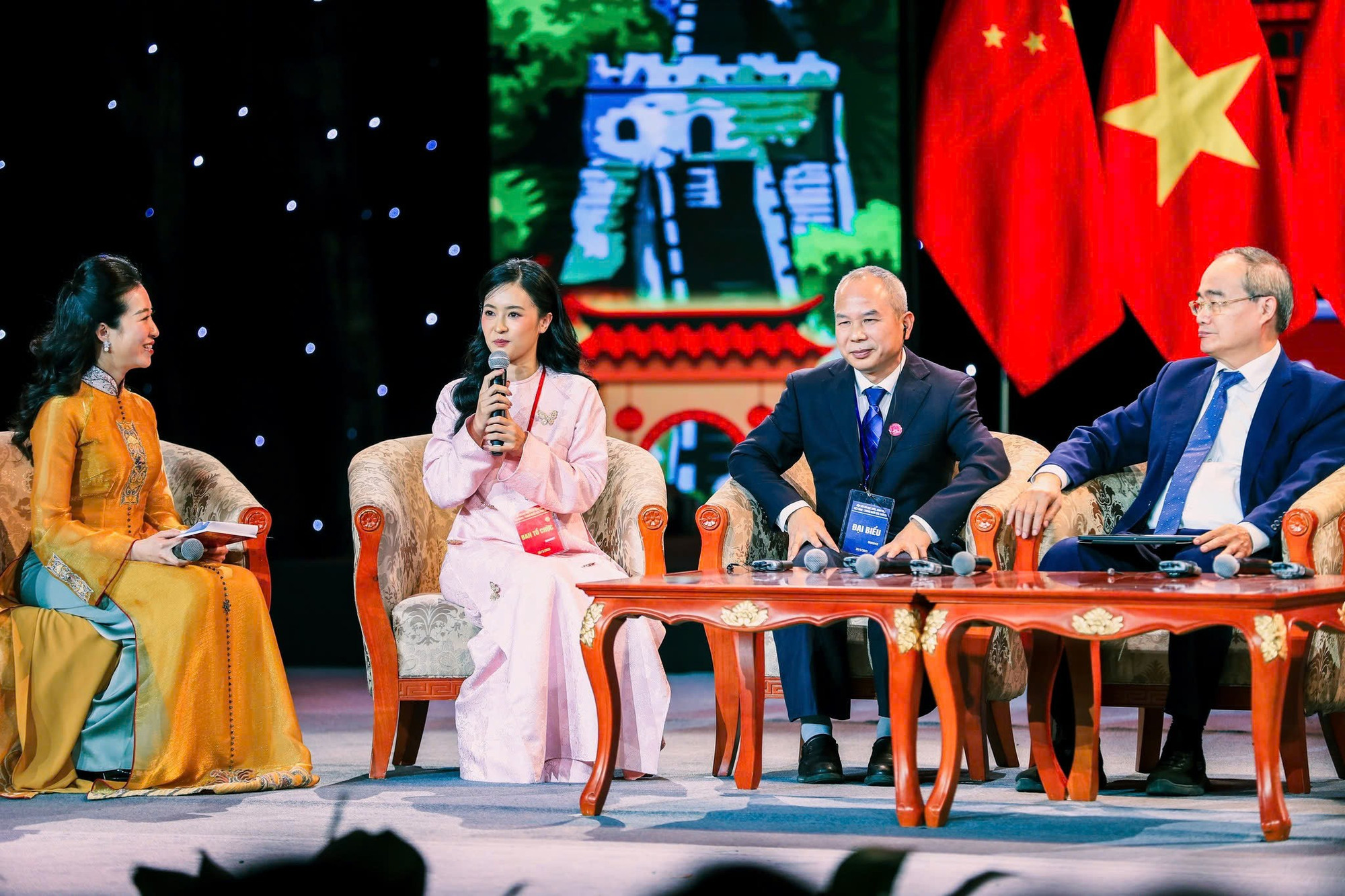 陈天秀以嘉宾身份出席2025年越中各时期留学生、大学生见面会。图片由受访者提供 9.jpg
