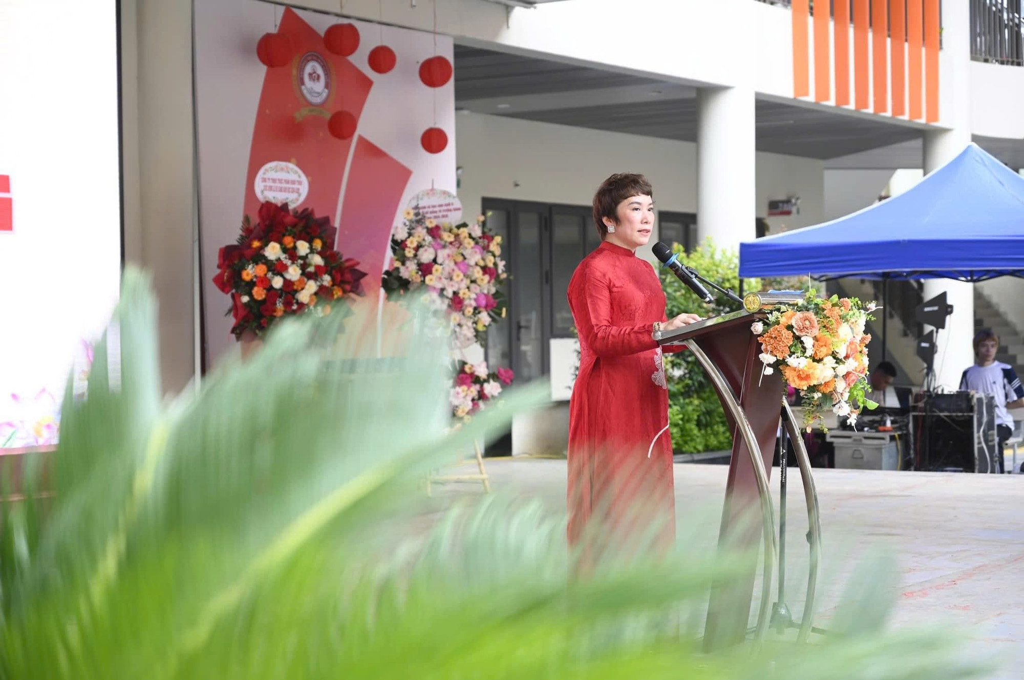 河内市阮嘉韶中学党支部书记、校长阮氏金萃。受访者供图 nguyen-thi-kim-thuy.jpg