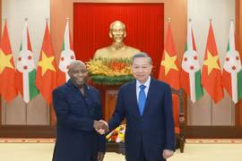 越共中央总书记苏林会见布隆迪共和国总统埃瓦里斯特·恩达伊施米耶。图自越通社