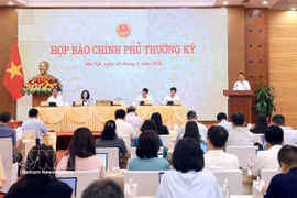 政府例行记者会现场。图自越通社