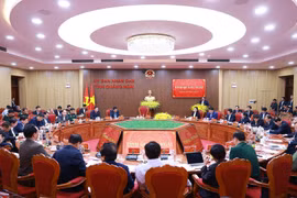 越南政府总理范明政同广义省领导举行工作座谈会。图自越通社
