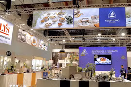 德国黑森州法兰克福市举办的2025年德国法兰克福消费品展览会（Ambiente 2025）上的越南明龙瓷器展位。图自越通社