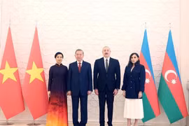 阿塞拜疆总统阿利耶夫和夫人和越共中央总书记苏林与夫人合影。图自越通社