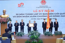 越南政府总理范明政出席越南外交部国家边界委员会成立50周年（1975-2025年）纪念仪式暨一级劳动勋章授勋仪式。图自越通社