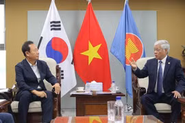 杜文战一行会见韩国庆尚北道奉化郡领导。图自越通社