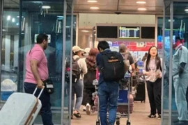 越南公民进入埃及开罗机场准备回国。图自越南驻以色列大使馆