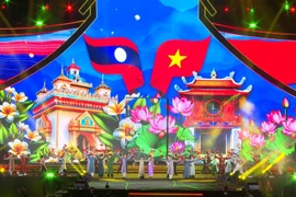 1.7万人共赏，越老“友谊长歌”文艺晚会在万象盛大举行。图自越通社