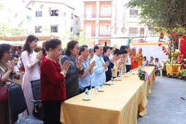 2026丙午年爱心春节慰问品赠送活动在万象佛迹寺举行。图自越通社