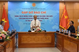 国家海外越南人委员会主任阮忠坚主持会议。图自https://tuoitrethudo.vn/