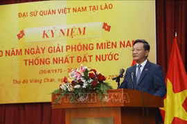 越南驻老挝大使阮明心在仪式上致辞。图自越通社