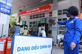 5月8日下午3时起越南成品油零售价格继续下降。图自越通社
