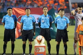 越南裁判在越南职业足球联赛（V-League）执法比赛。 图自VPF