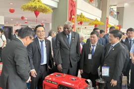 古巴全国人民政权代表大会主席走访胡志明市技术师范大学。图自越通社