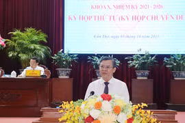 张景宣当选芹苴市人民委员会主席。图自越通社
