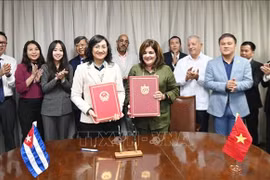 双方领导签署会议纪要。图自越通社