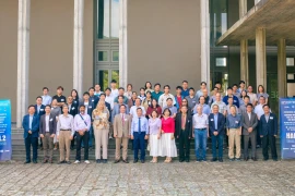 与会代表合影。图自越通社