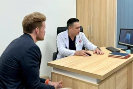 2025年4月份，47岁的美国籍患者D.F来到平民医院接受治疗。平民医院供图