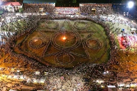 大型群舞活动。图自越通社