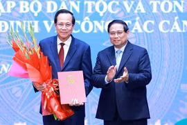 越南政府总理范明政出席国会关于成立民族与宗教部、民族与宗教部干部工作部署的决议公布仪式。图自越通社