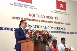 阮仲义在题为“胡志明主席和越南与斯里兰卡传统友好关系”的国际研讨会上发表讲话。图自越通社