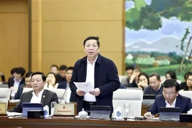 越南交通运输部长陈洪明发表讲话。图自越通社