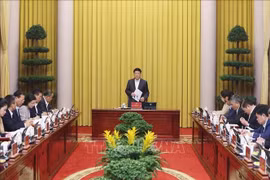 国家主席梁强主持召开国家主席办公厅工作交班会。图自越通社