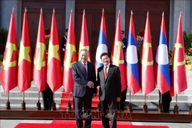 越共中央总书记苏林和老挝人民革命党中央委员会总书记、老挝人民民主共和国主席通伦·西苏里。图自越通社