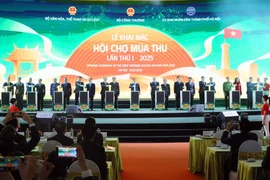 2025年第一届秋季博览会在河内东英越南展览中心(VEC)隆重开幕。图自越通社