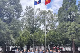 与会代表合影留念。图自越通社