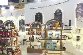 中原传奇集团的展位。图自越通社