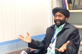 新加坡国立大学政治学系副主任比尔维尔·辛格。图自越通社