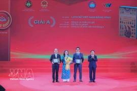 第八届国家图书奖颁奖典礼在河内举行。图自越通社