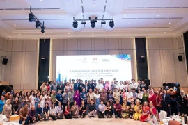 双方代表合影。图自人民报