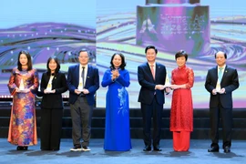 2025年社区行动奖颁奖典礼在河内举行。图自越通社