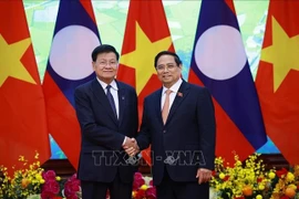 越南政府总理范明政会见老挝总书记、国家主席通伦·西苏里。图自越通社