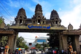 阿兰亚普拉特—波贝（Aranyaprathet - Poipet）国际口岸，是泰国与柬埔寨之间的重要国际口岸。图自Thanate Tan／Flickr
