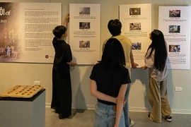 展览汇聚了九位来自国内外摄影师的作品。图自人民报