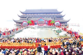 三祝寺一直以来吸引着大量游客前来参观、体验。图自人民报