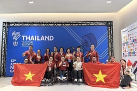 邓氏玲凤为越南举重队再添一枚金牌。图自越通社