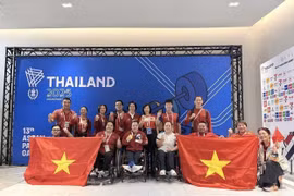 邓氏玲凤为越南举重队再添一枚金牌。图自越通社