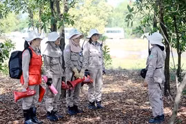 女子拆弹队成员（图片来源：vov.vn）