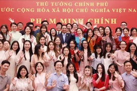 越南政府总理范明政会见旅居中国越南人社群代表。图自越通社