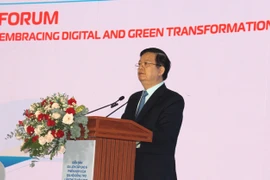 越南政府副总理梅文政发表讲话。图自越通社