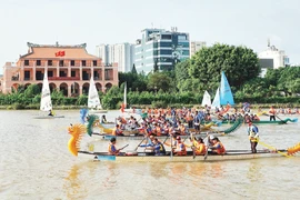 首届胡志明市河流节的水上运动项目。图自人民报