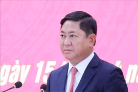越南国会常务委员会审议关于免去陈国南的第十五届国会代表职务的决定。图自越通社