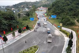 越南货物向老挝出口。图自越通社