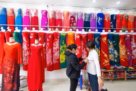 探索河内奥黛裁缝传统手工艺村泽舍