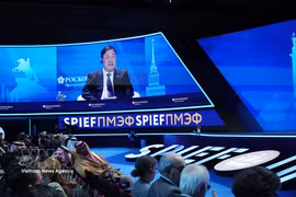 越南政府常务副总理范家足在会议上发表讲话。图自越通社